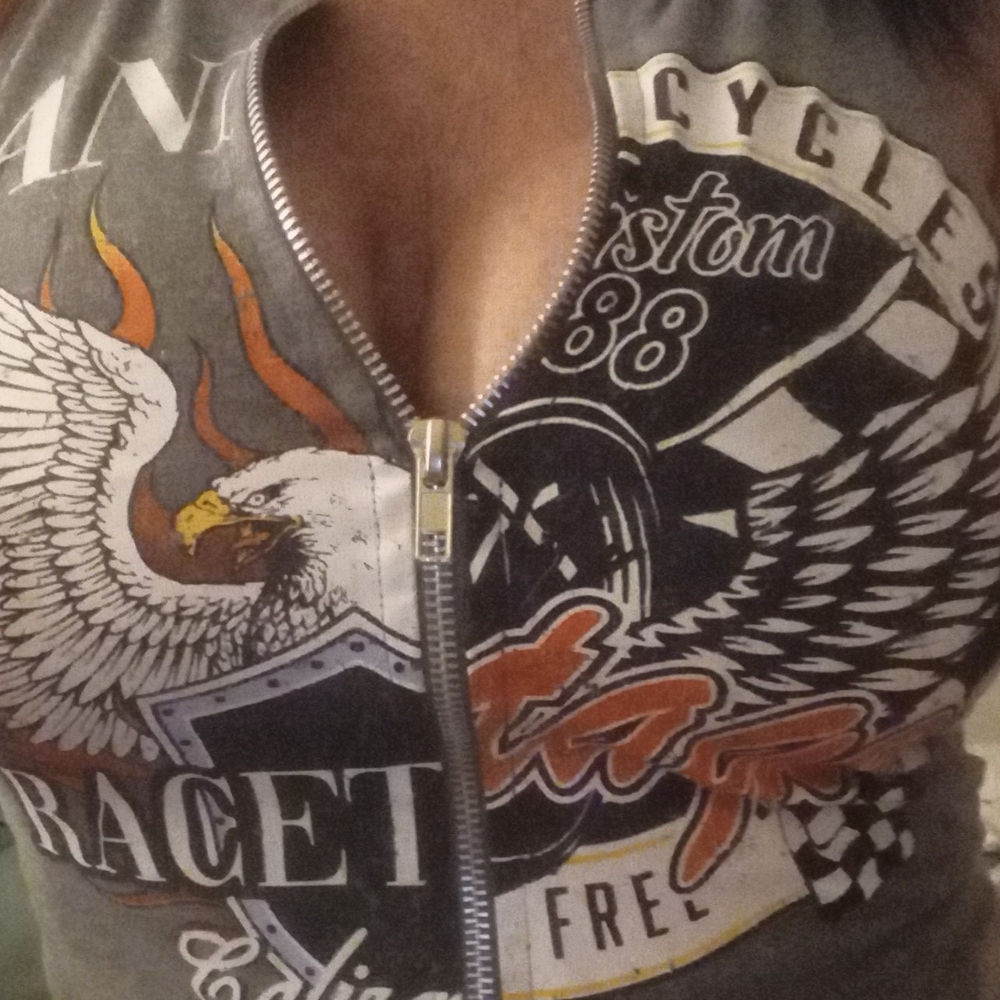 Graphic Zip-Up Crop Top - Gray